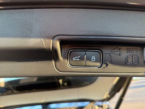 Used 2025 Ford Explorer Active image 23