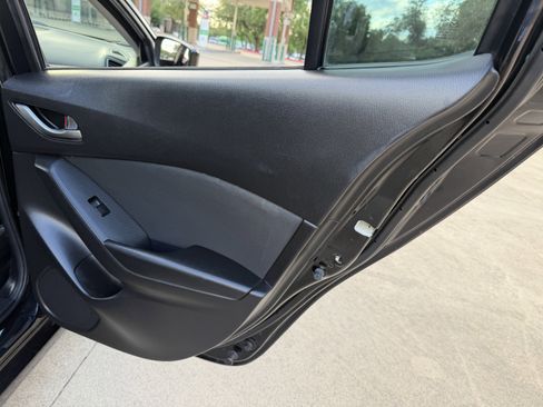 Used 2015 MAZDA MAZDA3 i Sport image 12