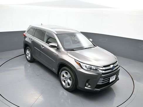 Used 2018 Toyota Highlander Limited w/ Protection Package #3 image 38