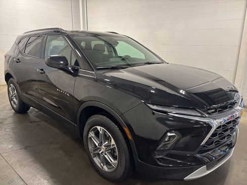 Used 2024 Chevrolet Blazer LT w/ Convenience Package AWD/4WD image 3