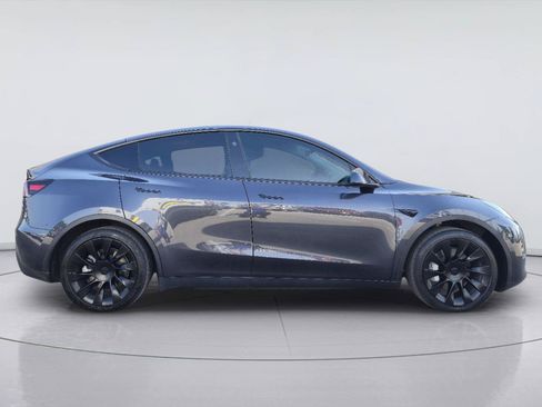 Used 2024 Tesla Model Y Long Range RWD image 6