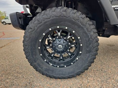 Used 2016 Jeep Wrangler Unlimited Rubicon w/ Connectivity Group AWD/4WD image 8