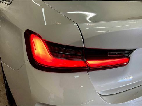 Used 2025 BMW 330i Sedan w/ Premium Package image 32