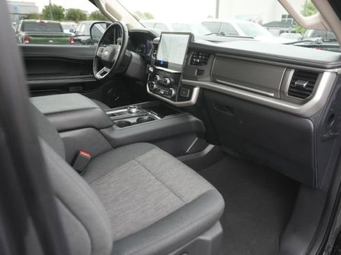 Used 2023 Ford Expedition XLT image 19