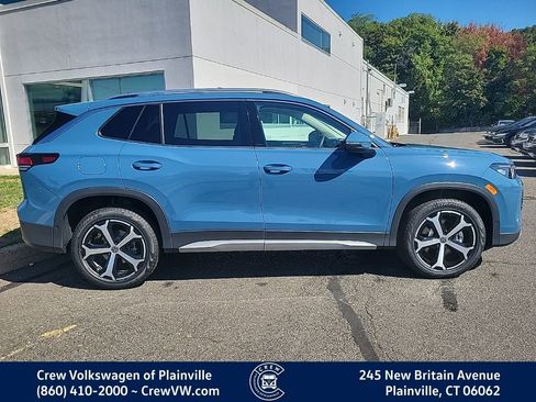 New 2025 Volkswagen Tiguan SE image 3