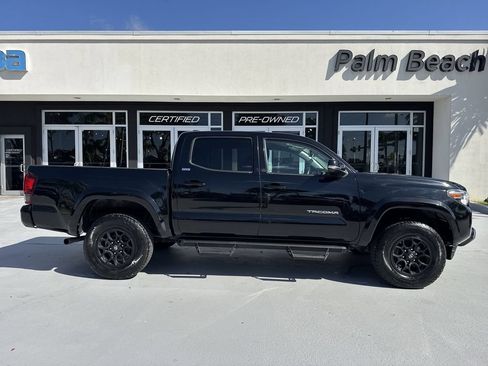 Used 2022 Toyota Tacoma SR5 w/ Technology Package RWD image 23