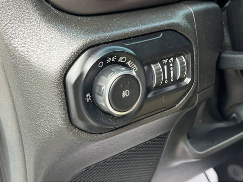 Used 2018 Jeep Wrangler Sport AWD/4WD image 25