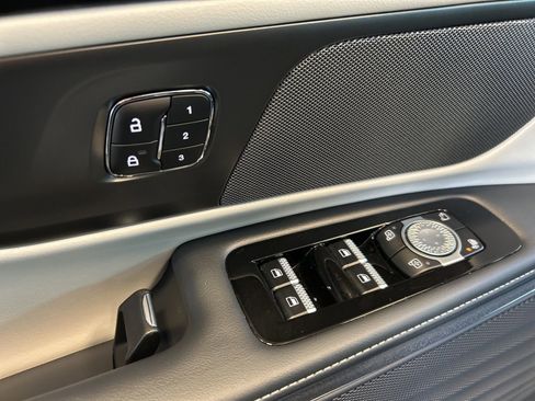 Used 2024 Lincoln Nautilus Reserve image 17