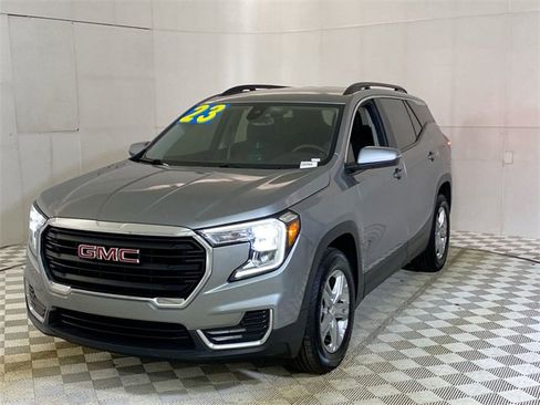 Used 2023 GMC Terrain SLE w/ Driver Convenience Package image 14