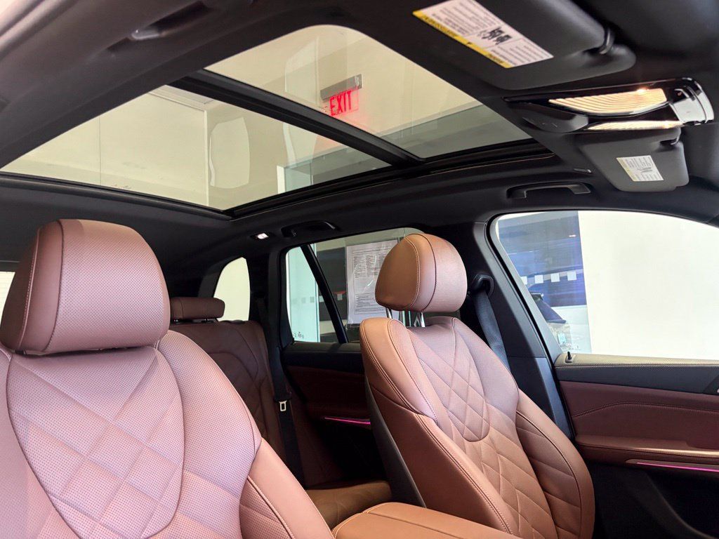 Used 2024 BMW X5 xDrive40i w/ M Sport Package AWD/4WD image 29
