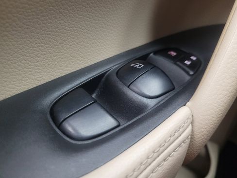 Used 2016 Nissan Rogue S AWD/4WD image 27