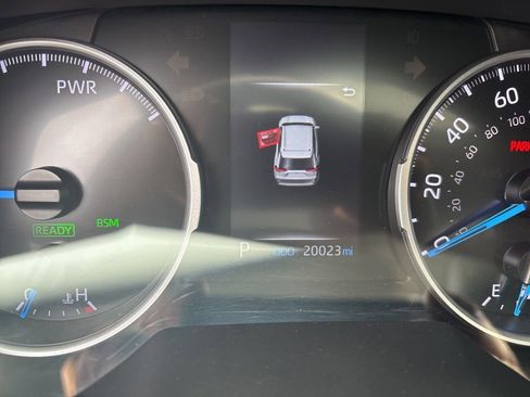 Used 2021 Toyota RAV4 XLE w/ Convenience Package AWD/4WD image 19