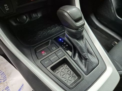 Used 2020 Toyota RAV4 LE image 24