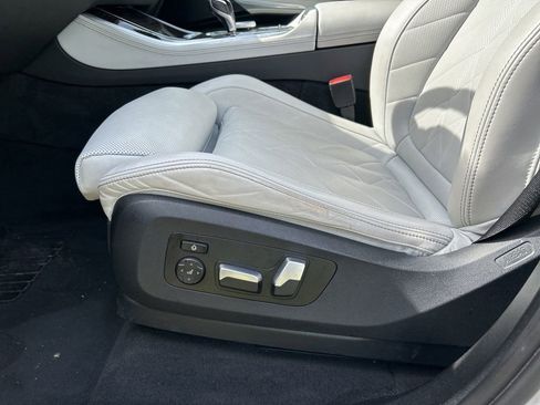 Used 2023 BMW X5 xDrive45e image 10