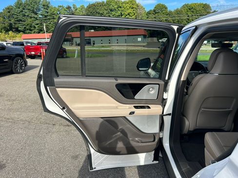 Used 2020 Lincoln Aviator Reserve w/ Equipment Group 202A AWD/4WD image 18