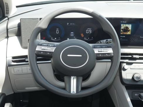 Used 2025 Hyundai Tucson SE AWD/4WD image 14