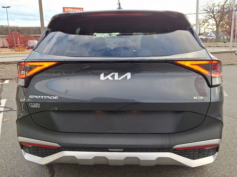 Used 2023 Kia Sportage LX image 5