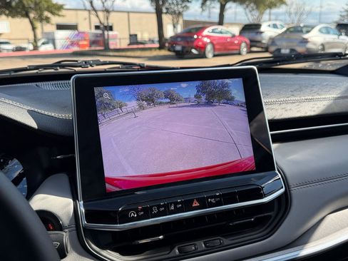 Used 2025 Jeep Compass Limited image 17