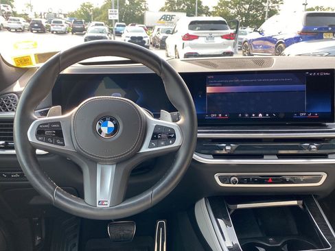 Used 2025 BMW X5 xDrive40i w/ M Sport Package AWD/4WD image 11