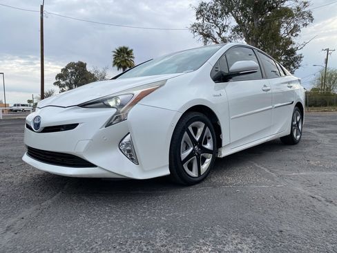 Used 2017 Toyota Prius Four Touring image 2