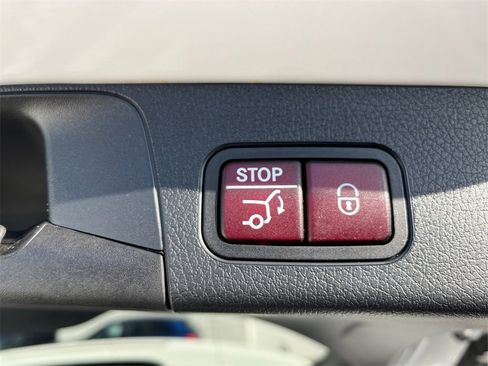 Certified 2025 Mercedes-Benz GLB 250 4MATIC image 21