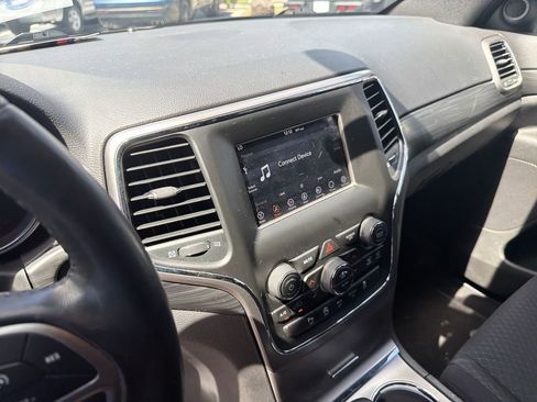 Used 2021 Jeep Grand Cherokee Laredo RWD image 25
