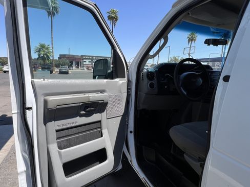 Used 2011 Ford E-150 and Econoline 150 Wagon w/ Interior Upgrade Pkg RWD image 10