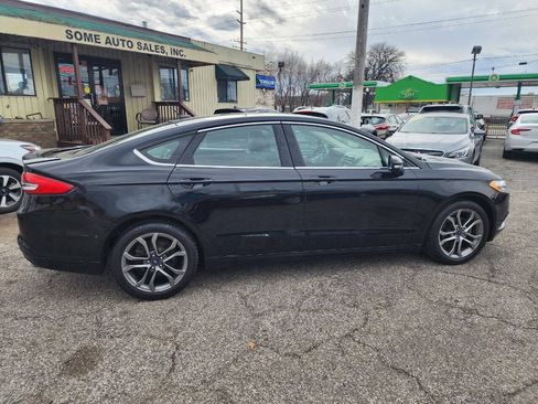 Used 2017 Ford Fusion SE w/ Equipment Group 201A FWD image 9