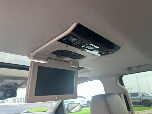 Used 2015 Chevrolet Suburban LTZ AWD/4WD image 24