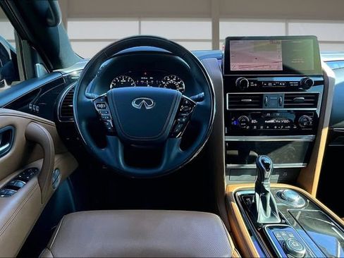 Used 2024 INFINITI QX80 Sensory AWD/4WD image 5