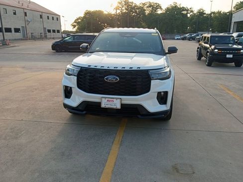 Used 2025 Ford Explorer ST-Line w/ ST-Line Street Pack image 1