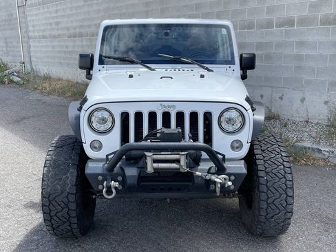 Used 2017 Jeep Wrangler Sahara AWD/4WD image 5