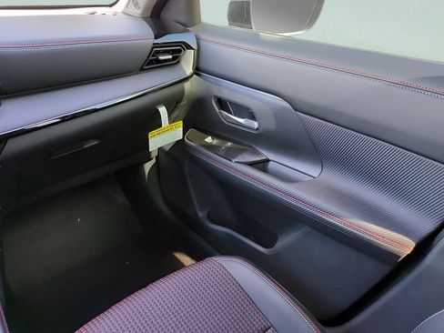 Certified 2026 Nissan Kicks SR FWD image 17