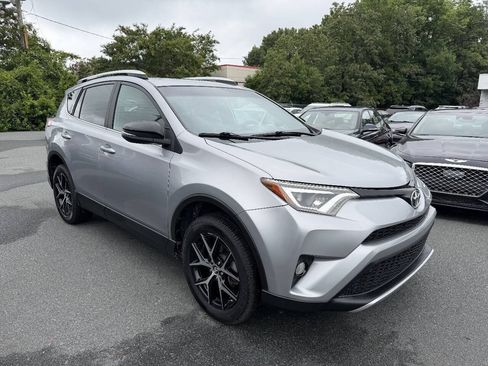 Used 2016 Toyota RAV4 SE FWD image 3
