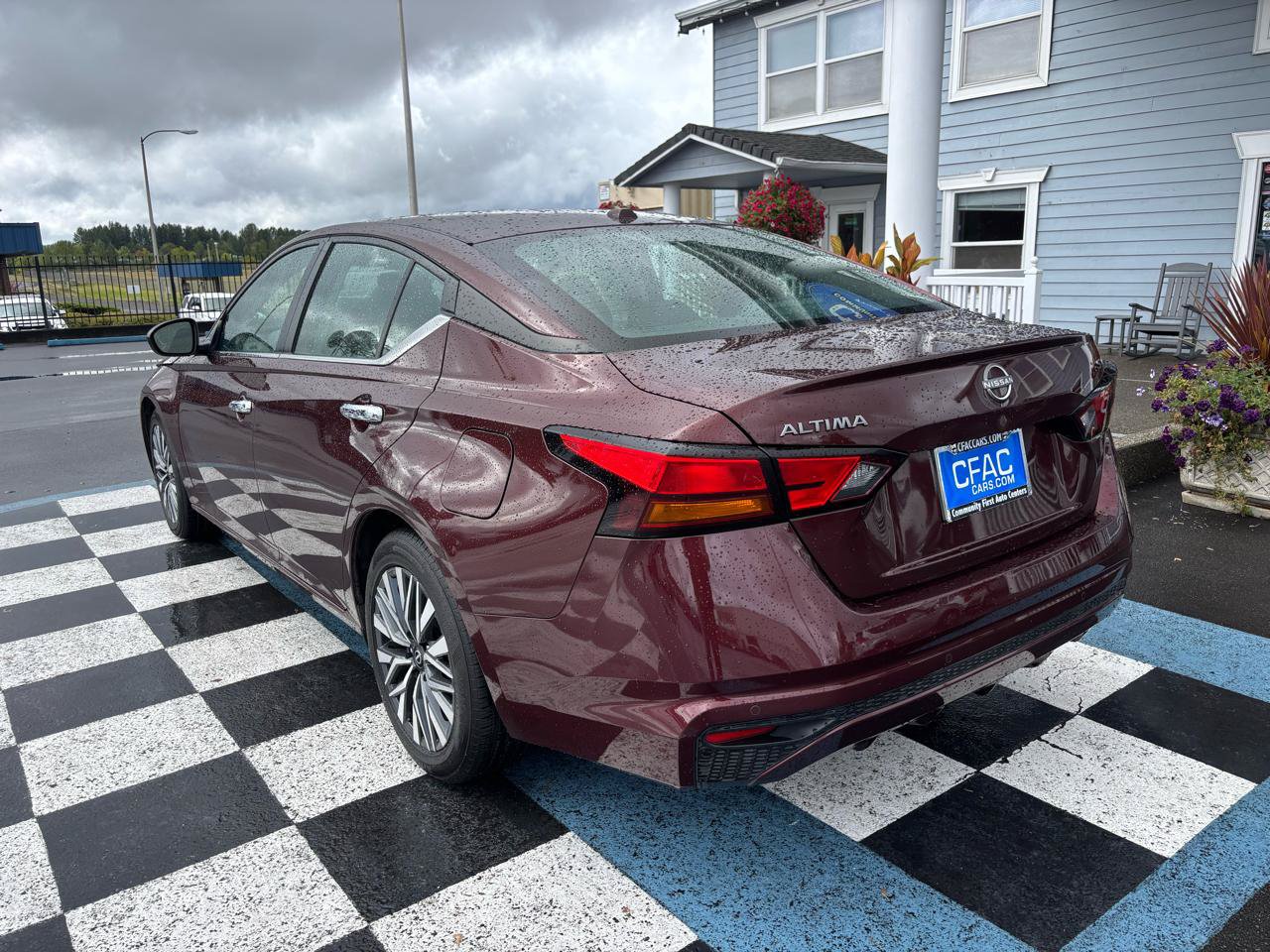 Used 2024 Nissan Altima 2.5 SV FWD image 3