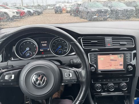 Used 2017 Volkswagen Golf R 4-Door image 19