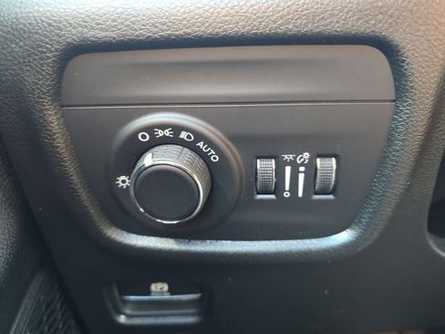 New 2025 Jeep Grand Cherokee Altitude image 11