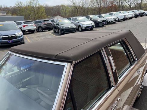 Used 1989 Lincoln Town Car Signature image 13