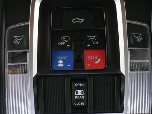 Used 2024 RAM 2500 Limited image 26