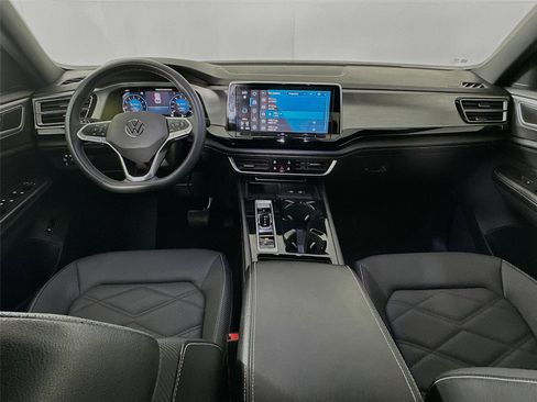 Used 2024 Volkswagen Atlas Cross Sport SE image 30
