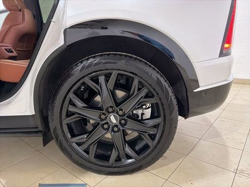 Used 2025 Cadillac Optiq Luxury 2 w/ LPO, ONYX Package image 31