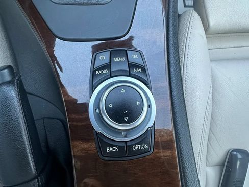 Used 2011 BMW 335i xDrive Sedan AWD/4WD image 17