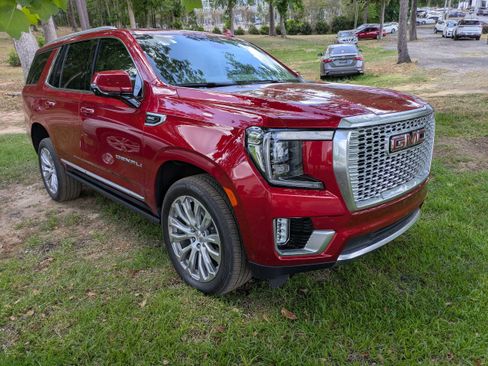 Used 2024 GMC Yukon Denali w/ Advanced Technology Package AWD/4WD image 1