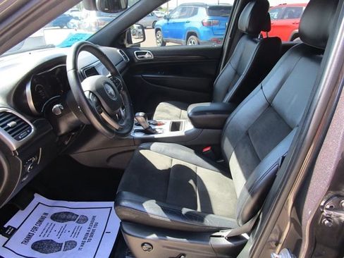 Used 2019 Jeep Grand Cherokee Altitude AWD/4WD image 11