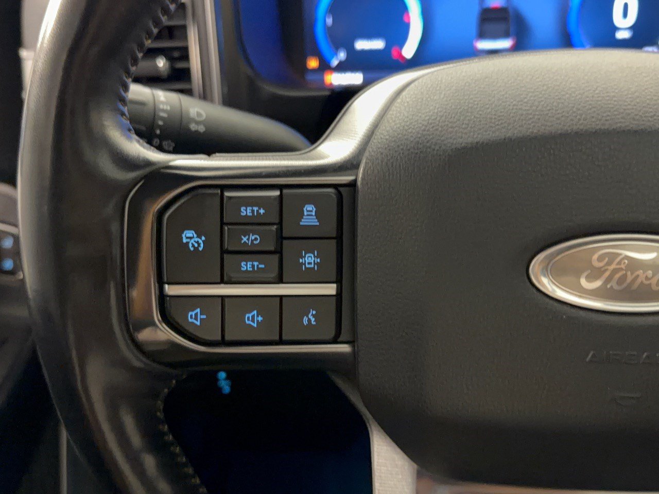 Used 2023 Ford F350 Platinum AWD/4WD image 18