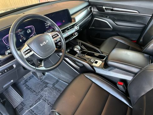 Certified 2025 Kia Telluride LX FWD image 12