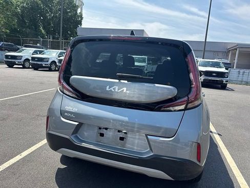 Used 2023 Kia Soul LX FWD image 5