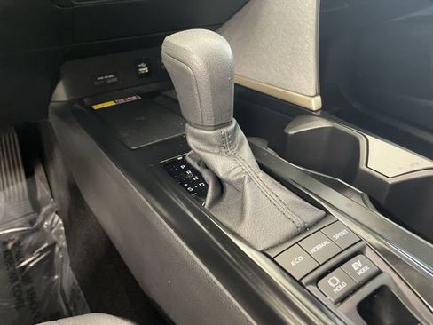 Used 2025 Toyota Camry LE w/ Convenience Package image 26