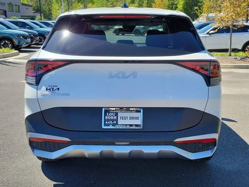 Used 2023 Kia Sportage LX image 5