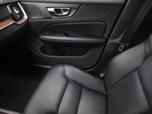 Used 2023 Volvo S60 B5 Plus w/ Climate Package FWD image 10